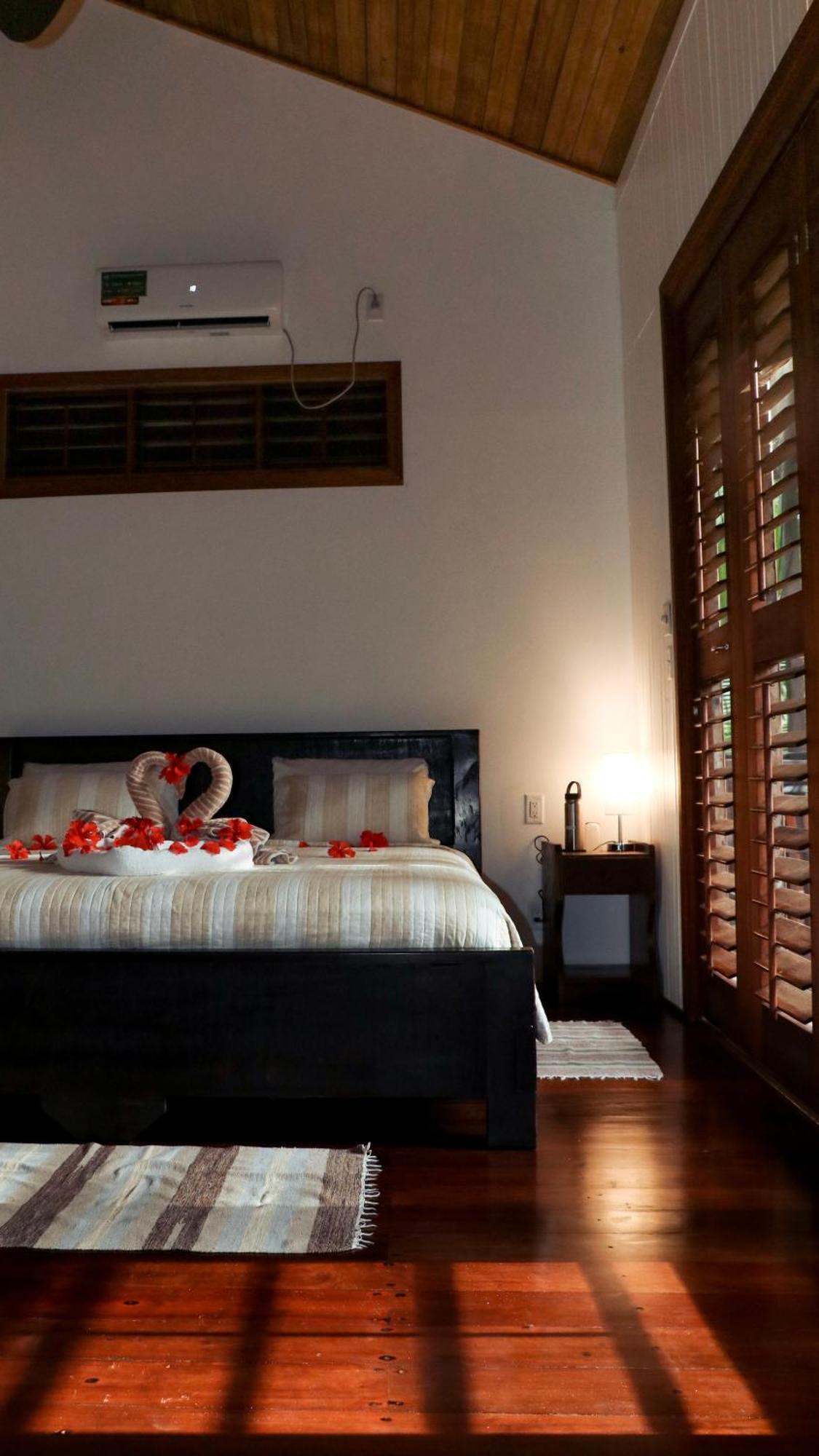 Oasis Bluff Beach Bocas Town Exterior foto
